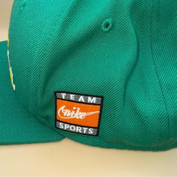 Rare vintage 90s Nike Oregon Ducks Two-tone script SnapBack Baseball Cap